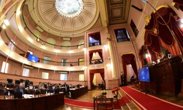 LLA presentó un proyecto para suspender las PASO en 2027: el trasfondo de la pelea por el desdoblamiento