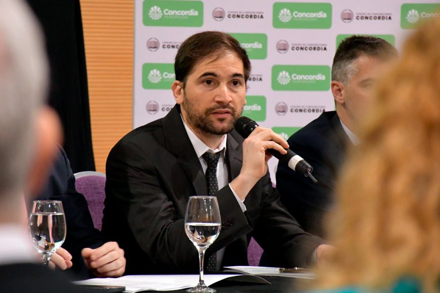 Ferreyra fue al Concejo a puertas cerradas y confirmó que la baja de contratos en Concordia seguirá cada seis meses